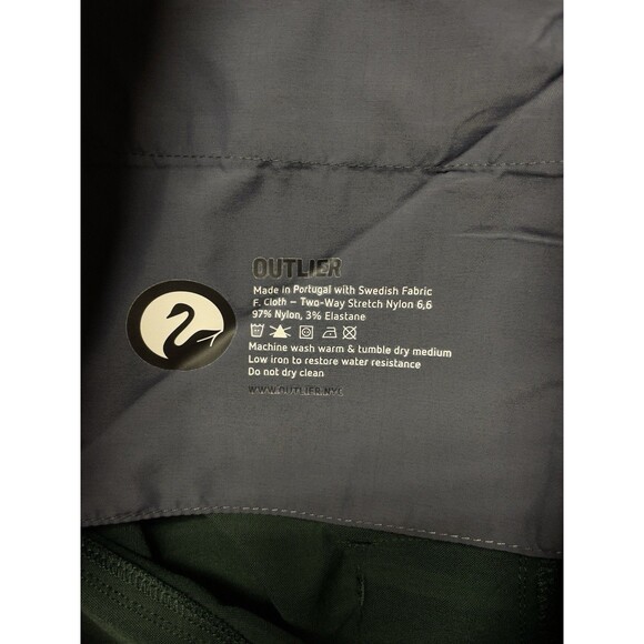 Outlier The Future Cargo Shorts Men's Size 32 Comfort Two-Way-Stretch Material - Picture 10 of 10